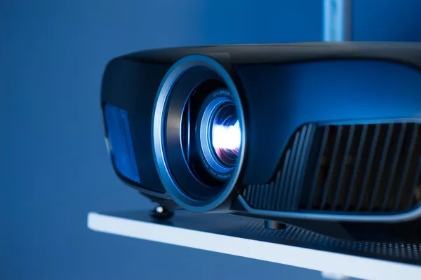 Location d'un vidéoprojecteur pour un anniversaire de mariage, à qui s'adresser ?, Cannes, Audio Media Light