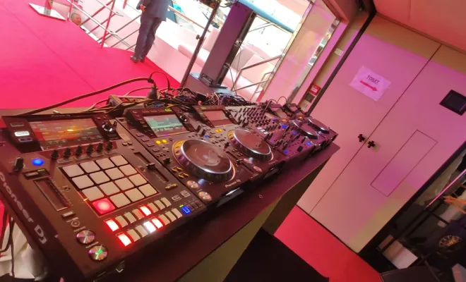 Installation du matériel audiovisuel, Cannes, Audio Media Light