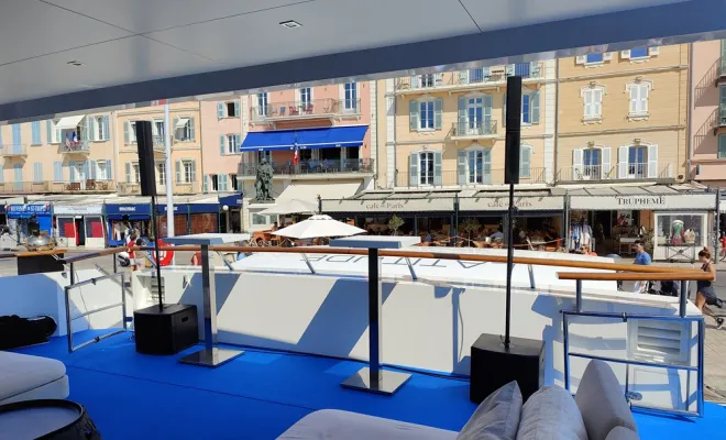 Installation du matériel audiovisuel, Cannes, Audio Media Light